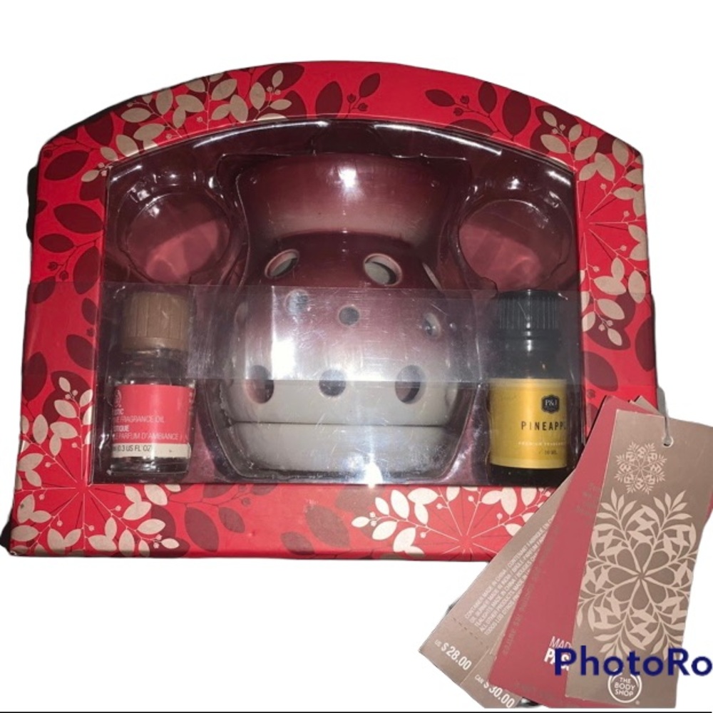 ⭐️PRICE IS FIRM⭐️ The Body Shop tropical home fragrance essential oil set